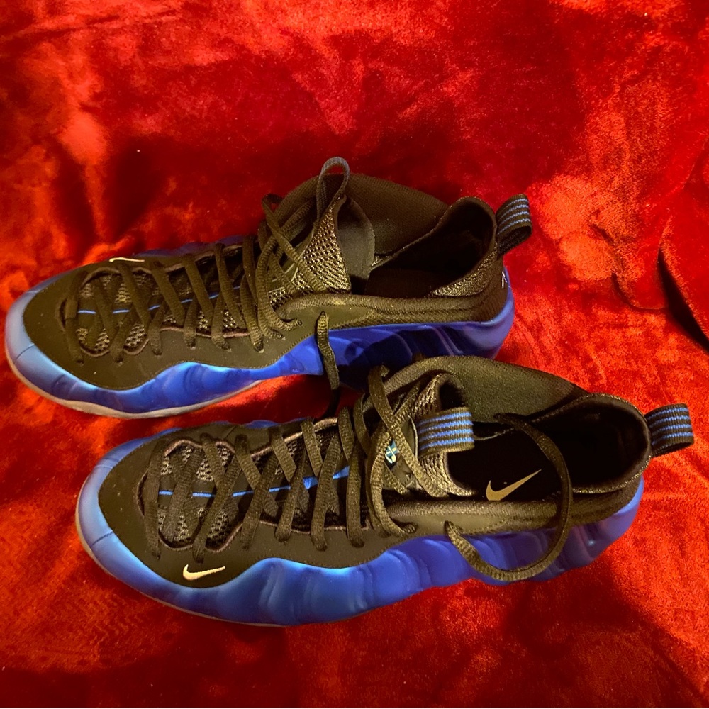 Nike Foamposite in Vibrant Blue and Black - Picture 2 of 9